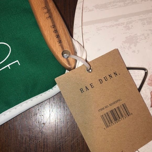 Rae Dunn pot holder and spatula - Picture 4 of 4